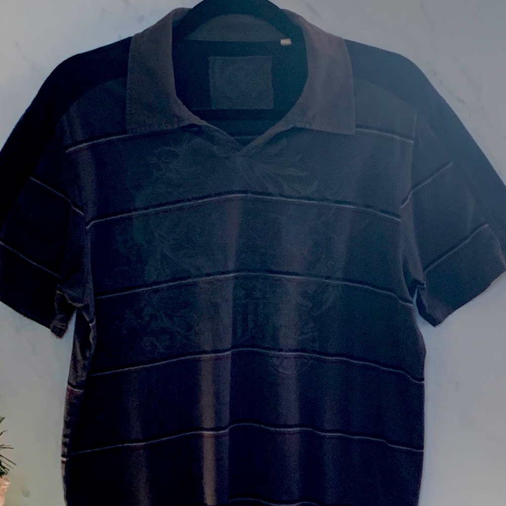 Size M men’s shirt